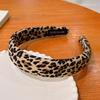 Diadema de tela vintage con diseño de leopardo para el intestino grueso, coleta alta, accesorios elegantes para el cabello que combinan con todo.