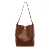 Bolsa de Couro Trançado Retrô de Luxo Feminina 2026 Nova Moda Versátil Bolsa Transversal para o Dia a Dia Bolsa de Ombro Único Estilo Balde