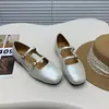 Sapatos Mary Jane de sola macia com bico quadrado estiloso e fivela dupla, sapatilhas, novo modelo de verão 2026, recorte lateral, couro macio, estilo retrô francês