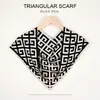 Bufanda Triangular de Punto a Cuadros Blanco y Negro Nueva para Otoño e Invierno con Hebilla Magnética, Bola Dorada Pequeña, Chal Protector de Cuello de Alta Gama