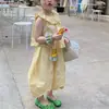 Estilo Coreano 2026 Nova Roupa Infantil Conjunto de Verão para Meninas Top Amarelo Sem Mangas Estiloso e Calças Lanternas Infantis para Bebês Meninas
