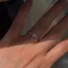 Anillo de Oro con Zirconita Destello Dorado Estilo Francés Hija Lujo Moda Nicho Diseño Único Delicado Anillo Estilo Chanel