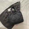 Bolsa de Hombro de Algodón de Gran Capacidad para Viajes Diarios 2025 Nueva Bolso Simple Acolchado para la Axila Bolso de Hombro Versátil para Viajes Diarios