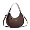 Nova bolsa de ombro em forma de crescente de luxo leve, bolsa de ombro com design de nicho, bolsa de ombro clássica e elegante, bolsa de ombro texturizada de alta qualidade para mulheres