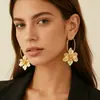 Nuevos pendientes largos de metal con diseño de flor hueca dorada, de lujo ligero de alta gama, transfronterizos, para mujer, joyería de moda y sencilla
