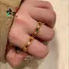 Tienda de Oro Mismo Estilo Chapado en Oro Filigrana Hueca Anillo de Múltiples Piedras Diamante Estilo Corte Vintage Anillo para Dedo Índice para Mujer