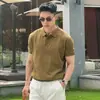 Camisa Polo Tricotada de Seda de Gelo de Manga Curta Estilo Old Money para Homens, Camiseta Casual Regular com Ombro Caído, Jacquard Vazado de Verão