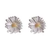 Pendientes de Botón Metálicos de Margarita Dulces Versátiles de Moda de Verano con Cierre de Plata S925 Pendientes de Diseño Sencillo de Nicho para Mujeres