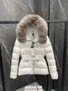Chamarra ligera de plumón Moncler m-brand con cuello de piel, corte ajustado, para mujer, estilo corto, cuerpo acanalado ajustado, engrosada, cálida, casual