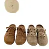 Mules retro de punta cerrada para mujer, nuevos zapatos casuales slip-on para la primavera/verano 2025 con tacón, zapatillas de entrenamiento estilo alemán