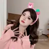 Diadema de Cabeza de Oso Fresa de Dibujos Animados para Mujer Nuevo Estilo 2025 Especial para Lavado de Cara y Maquillaje Banda para el Cabello de Peluche Lindo Paquete de Banda para el Cabello Gorro