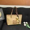 Bolso grande de mujer retro transfronterizo 2026 nueva moda versión coreana bolso tote de nicho para viajes bolso simple de axila