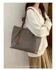 2026 Nueva Bolsa de Mano de Nylon para Mujer de Gran Capacidad para el Trabajo Bolso de Hombro Único Bolso de Mano Versátil Retro Bolso Sencillo de Albóndiga