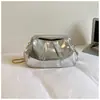 Nova Bolsa Nuvem Dourada de Grande Capacidade com Design de Comércio Exterior de Nicho para Mulheres, Bolsa Transversal com Corrente Plissada, Bolsa de Ombro Único para Axila