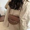 Bolsa de ombro 2026 tecida para o trajeto de outono bolsa transversal feminina única moda sela luxo leve nova sensação nicho
