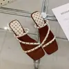 Sandalias de cuña de tira fina, de una sola tira para mujer, para uso exterior en verano, nuevo modelo 2026, cómodas para los pies, tacón alto elegante, sandalias deslumbrantes