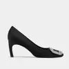 Zapatos de Salón Redondos para Mujer 2026 Estilo Nuevo Hebilla Cuadrada de Pedrería Tacones Altos Negros Tacón Fino Medio Zapatos de Boda Satén Rojo Zapatos de Novia