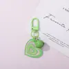 Llavero con charm de corazón de acrílico con purpurina fina de colores, material DIY al por mayor, accesorios de campana girly
