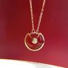 Colar de Amuleto Banhado a Ouro Rosa 18k Light Luxury High - grade Red Chalcedony Diamond-encrusted Clavícula Cadeia Elegante Simples All-match