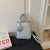 Bolso pequeño cuadrado simple para mujer, casual y elegante, bolso nuevo de moda y tendencia, bolso de hombro y cruzado de moda para la primavera 2026