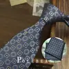 Gravata Marrom Retrô Listrada com Flores Estilo Coreano Amarrada à Mão para Homens Britânica 8cm Formal Anfitrião Negócios Casamento Noivo