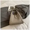 Bolso Cubo Sencillo de Mano Estilo Coreano para Mujer 2026 Nuevo Modelo Invierno Bolso de Hombro Cruzado Minimalista Elegante de Alta Calidad