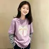 Camiseta de Manga Longa para Meninas Estilo Primavera e Outono 2026 Nova Peça Falsa Dupla Camada Base Infantil Roupa de Outono Top de Algodão Puro para Menina