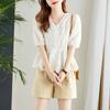 2024 Verano Nuevo Encaje Bordado Camisa de Manga Corta para Mujer Cintura Ajustada Look Delgado Camisa Pequeña Suelta Cuello en V Elegante Top Trendy