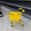 Yiming Está Muy Ocupado, pero Hay un Carrito de Compras de Plástico Sin Marco de una Sola Capa y Doble Capa de Estilo Similar a una Tienda de Snacks para Niños y Adultos