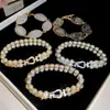 2026 Nuevo Estilo Hebilla de Herradura Pulsera de Perlas de Doble Fila y Circonita Pulsera Elegante Retro Francesa Joyería de Alta Gama