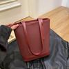 Bolso de Cubo Transfronterizo de Alta Gama para Combinar con Todo para Mujer 2024 Otoño e Invierno Nueva Moda Casual Bolso de Hombro Bolso de Cubo para Viajes