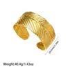 Pulsera de Acero Inoxidable Chapado en Oro de 18K de Estilo Nuevo Europeo y Americano que Conserva el Color para Mujer, Pulsera Abierta de Acero de Titanio con Diseño de Flor y Hoja de Gama Alta