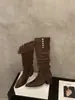 Botas de ciclismo de tacón alto, gamuza marrón, hasta la pantorrilla para mujer, colección primavera/otoño/invierno 2025, punta fina, ajuste ceñido, botas largas