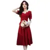 Vestido de Noiva Vermelho para a Noiva, Adequado para Uso Diário, Verão 2026 Noivado Anfitriã Banquete Elegante Vestido de Cocktail para Mulheres