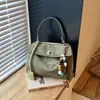 Bolsa de mão feminina em platina, nova bolsa de ombro coreana de nicho da moda 2026, bolsa de trabalho elegante de alta qualidade e grande capacidade