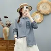 Colección Otoño 2026: Camisa de manga larga con bolsillo bordado de cuadros pequeños estilo japonés, top casual artístico ajustado para mujer