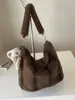Otoño Invierno 2026 Bolsa Popular de Felpa para Mujer Bolso Tote de Gran Capacidad Bolso de Hombro para el Viaje Urbano Bolso de Mano