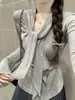 Toma real de camiseta de otoño estilo coreano, pura y seductora, corte ajustado, cuello en V con corbata de lazo y mangas de campana, top de manga larga para mujer 18055