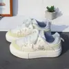 Tênis Novos Fofos Tendência Sola Grossa para Mulheres Primavera 2026, Sapatos Brancos de Nicho para Estudantes, Tênis Esportivos Casuais Respiráveis