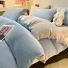 Coleção outono e inverno: conjunto de cama de veludo de leite de quatro peças, capa de edredom de fleece de coral dupla face espessa e um conjunto de lençóis de flanela de três peças