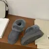 Sapatos de algodão de cano baixo forrados com pele, de calçar, pele espessa, forrados com fleece, botas de neve da moda 2026, novo estilo para mulheres