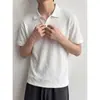 Camisa polo para hombre con un toque vintage, ropa de verano, relajada y versátil, casual, con textura retorcida, estilo old money, cuello camisero, manga corta