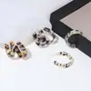 Pendientes de Leopardo de Diseño Nicho Estilo Retro Hong Kong Aguja de Plata, Simples y Versátiles, Aros de Acrílico en Forma de C Elegantes y Únicos
