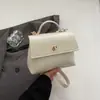 Bolsa Pequena Super Popular para Mulheres no Verão, Versátil Novo Estilo 2025 Bolsa Transversal Simples, Bolsa Quadrada Pequena de Mão Popular Estilo Coreano Casual