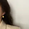 Zapatos Clásicos de Tacón Alto, Aretes Metálicos Cepillados Mate, Estilo Francés Retro de Nicho, Lujo Ligero, Aretes de Moda y de Alta Gama