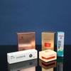 Caja de embalaje exterior para cosméticos y mascarillas faciales, caja de cartón blanca para productos de cuidado de la piel, cartón con impresión UV personalizable.