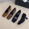Elegantes Sapatos de Salto Alto em Camurça Preta para Mulheres Outono 2025 Novo Bico Quadrado Estilo Japonês Versáteis para o Trabalho Sapatos de Salto Médio