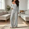 Exclusivamente para exportación, este conjunto de pijama de estilo europeo y americano con ribete de encaje y cuello cuadrado presenta mangas largas y pantalones largos, perfecto para la ropa de estar de mujer.. Suministro directo de fábrica