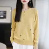 Cárdigan de punto con cuello redondo y bordado de corazón, un nuevo estilo de otoño para mujer, hecho de lana fina, un cárdigan que te hace lucir más joven