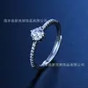 Venta al por mayor de fábrica de anillos de moissanita de plata pura S925, anillos de compromiso para mujer, anillos con piedra de un quilate de seis garras, varios estilos disponibles para transmisión en vivo